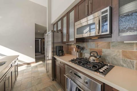 Hayden Lodge 2304 by Snowmass Mountain Lodging Apartment in Snowmass Village