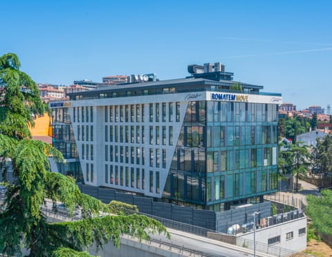 Property building, Day, City view, Location