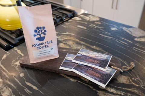 Soul Shine - Gorgeous Views - Modern - NEW House in Joshua Tree