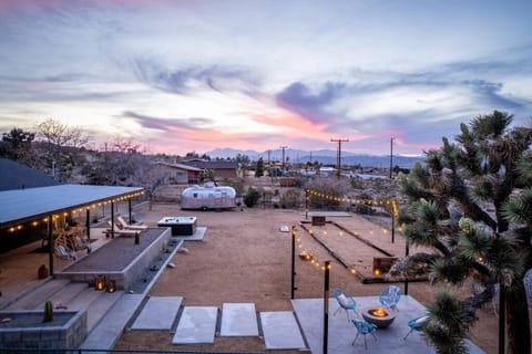Soul Shine - Gorgeous Views - Modern - NEW House in Joshua Tree