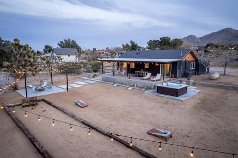 Soul Shine - Gorgeous Views - Modern - NEW House in Joshua Tree
