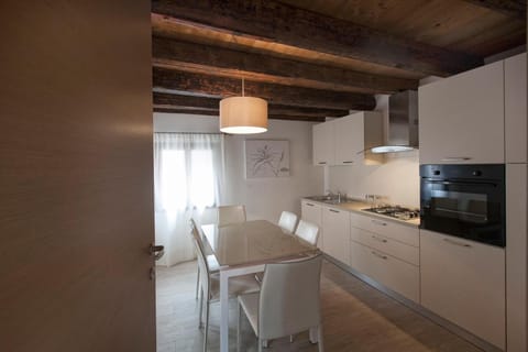Day, Kitchen or kitchenette