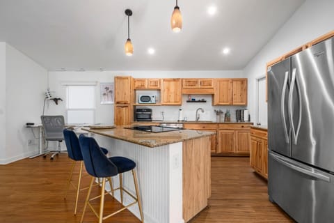 Family friendly - Fire pit -4 min to UF - Spacious House in Gainesville