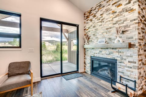 Private Hot Tub and Patio Granby Mtn Retreat! House in Granby