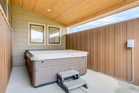 Private Hot Tub and Patio Granby Mtn Retreat! House in Granby