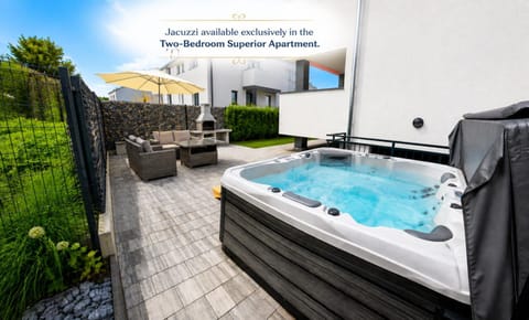 Hot Tub, Swimming pool