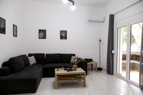 TV and multimedia, Balcony/Terrace, Living room, Seating area, internet