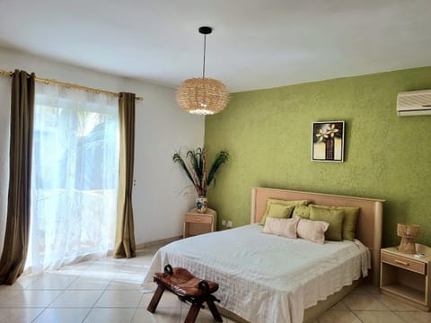 Bed, Photo of the whole room, Bedroom, air conditioner