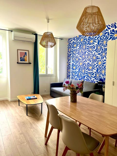 Living room, Seating area, Dining area