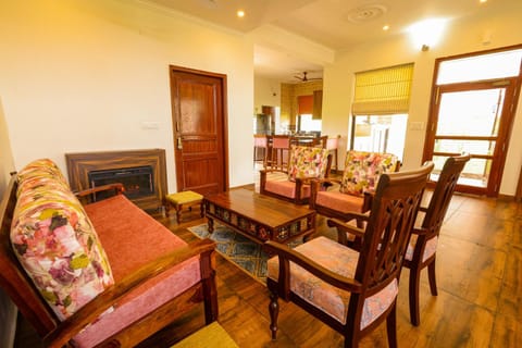 Communal lounge/ TV room, Living room, Seating area