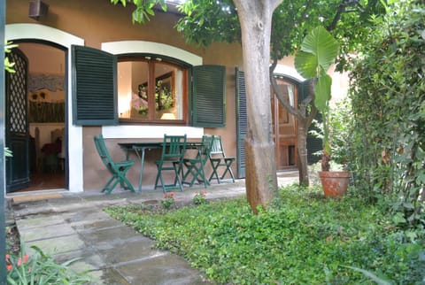 Property building, Patio, Day, Garden, Garden view