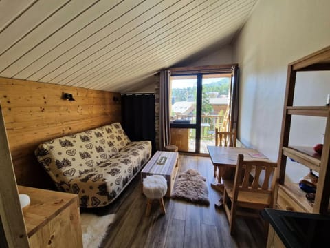 Bed, kitchen