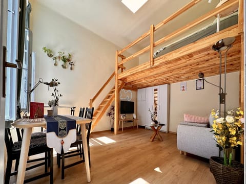 TV and multimedia, Living room, Decorative detail, Bedroom