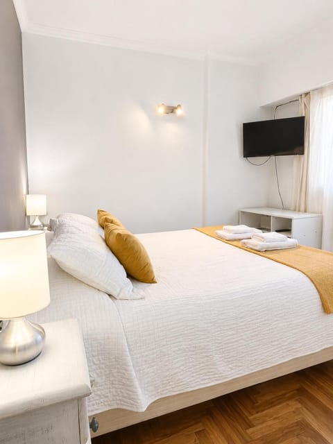 Bed, Guests