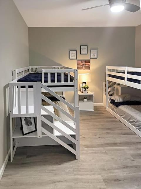 Cheerful & Relaxing 5 Location Pool Parking House in Tucson