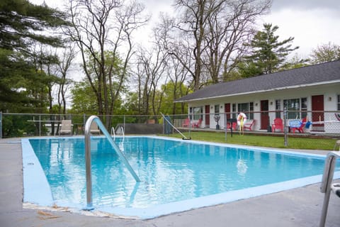 Property building, Day, Pool view, Swimming pool, sunbed