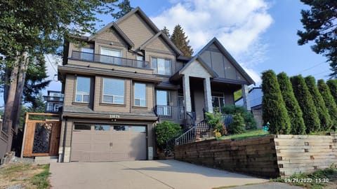 Property building, View (from property/room), Street view, Family, Parking