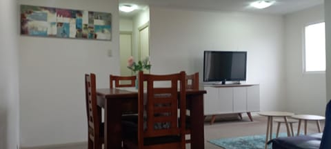 Communal lounge/ TV room, TV and multimedia, Living room, Seating area, Dining area