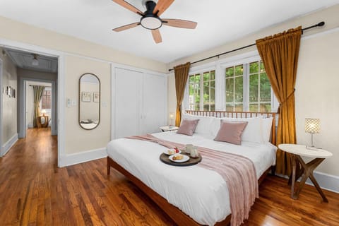 The Gallery at Duckpond - Backyard , Historic House in Gainesville