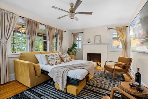 The Gallery at Duckpond - Backyard , Historic House in Gainesville