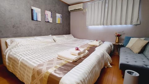 Bed, Hot Tub, Bedroom