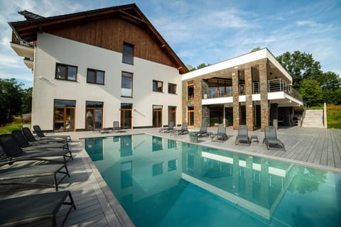 Property building, Patio, Day, Pool view, Swimming pool, sunbed