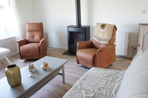 Living room, Seating area, fireplace