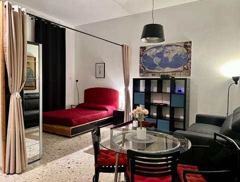 Bed, TV and multimedia, Living room, Photo of the whole room, Seating area, Dining area, Bedroom