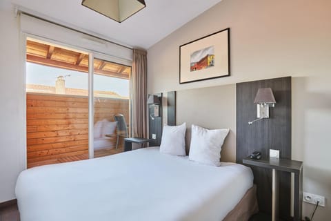 Bed, Balcony/Terrace, Bedroom