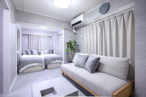 Bed, Living room, Photo of the whole room, Bedroom, air conditioner