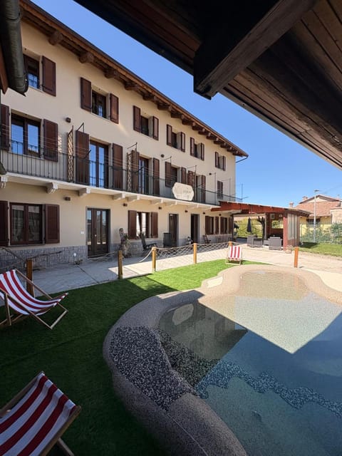 Property building, Swimming pool
