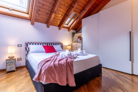 Bed, Photo of the whole room, Bedroom, internet, internet, towels