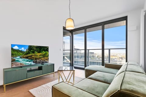 Natural landscape, TV and multimedia, Living room, Seating area, Evening entertainment
