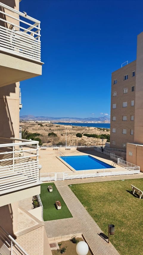Balcony/Terrace, Pool view, Sea view