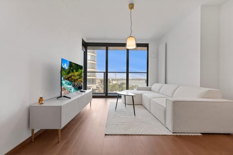 TV and multimedia, Living room, Seating area, Evening entertainment