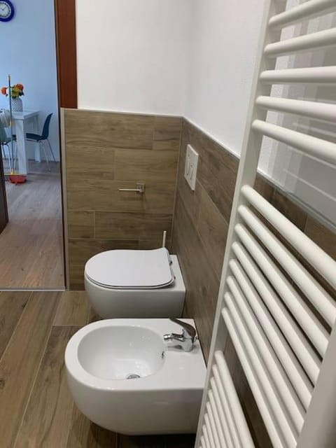 In center Cà del Pescatore lake view Apartment in Lierna