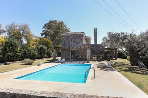 Property building, Garden, Garden view, Pool view, Swimming pool, sunbed