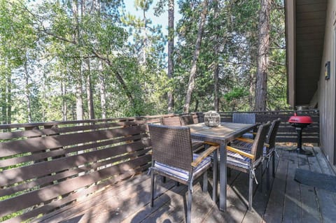 Natural landscape, BBQ facilities, Balcony/Terrace, Dining area