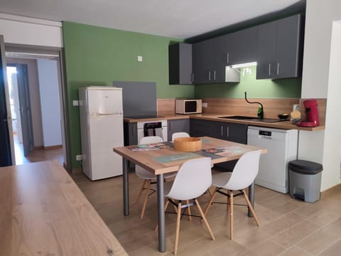 Kitchen or kitchenette, Dining area, dishwasher, oven, stove, toaster