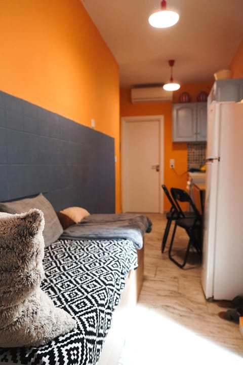 Kitchen or kitchenette, Seating area, Dining area