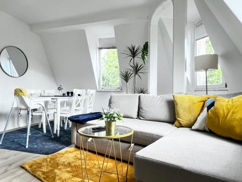 Living room, Seating area, Dining area, Dinner