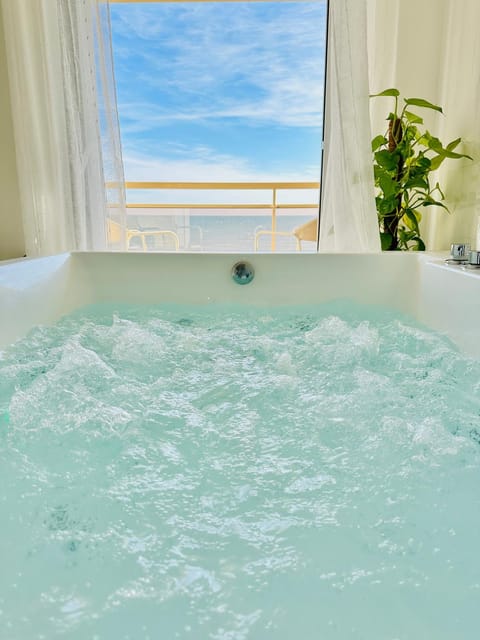 Natural landscape, Hot Tub, Hot Tub, Massage, Massage, Bathroom, Spa and wellness centre/facilities, Spa and wellness centre/facilities, Sea view, Bath