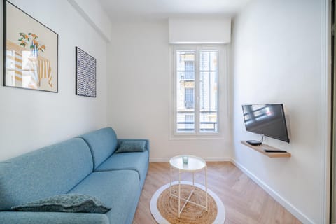 Communal lounge/ TV room, TV and multimedia, Living room, Seating area, Evening entertainment