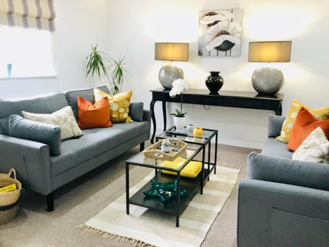 TV and multimedia, View (from property/room), Lounge or bar, Decorative detail, Decorative detail, Seating area