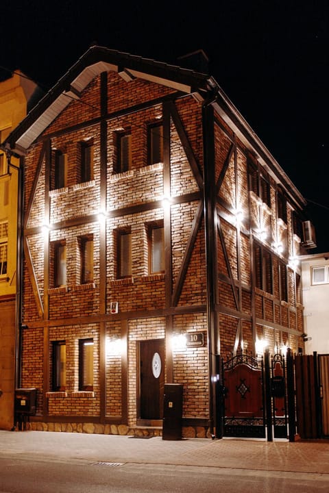 Property building, Night, Street view, Location