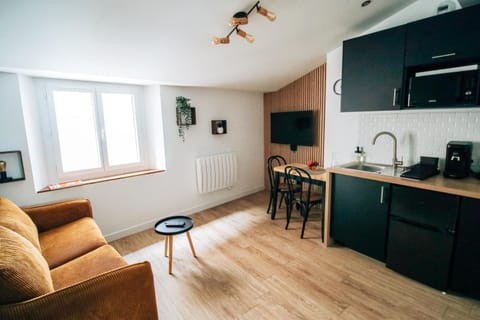 TV and multimedia, Kitchen or kitchenette, Living room, Dining area