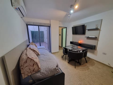 TV and multimedia, Living room, Evening entertainment