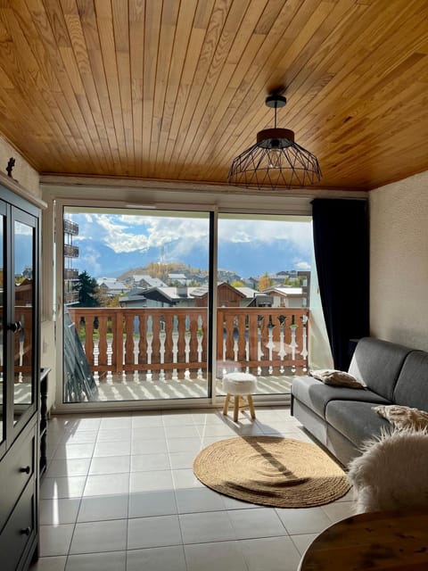Balcony/Terrace, Mountain view