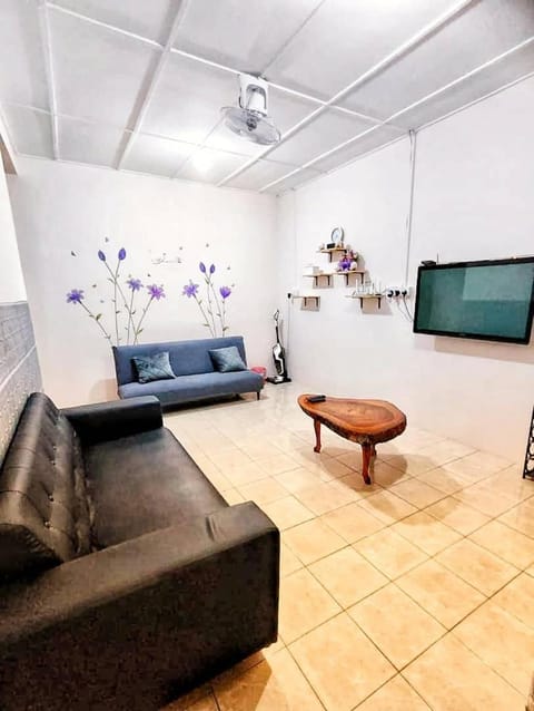 TV and multimedia, Living room, Seating area, air conditioner