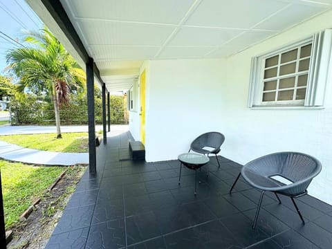 Modern Miami Family Cottage Beach 15 min House in Miami Shores